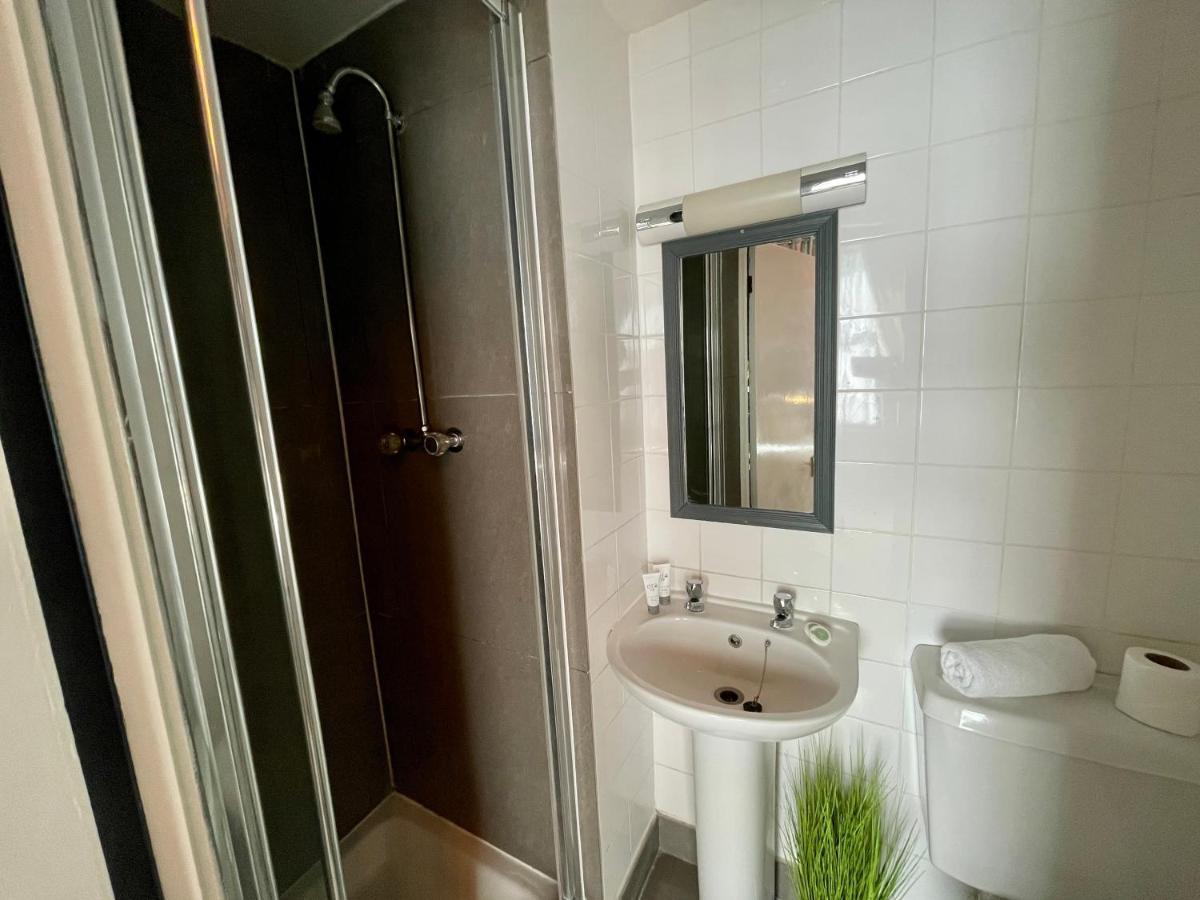 Отель Black Kemptown 3*