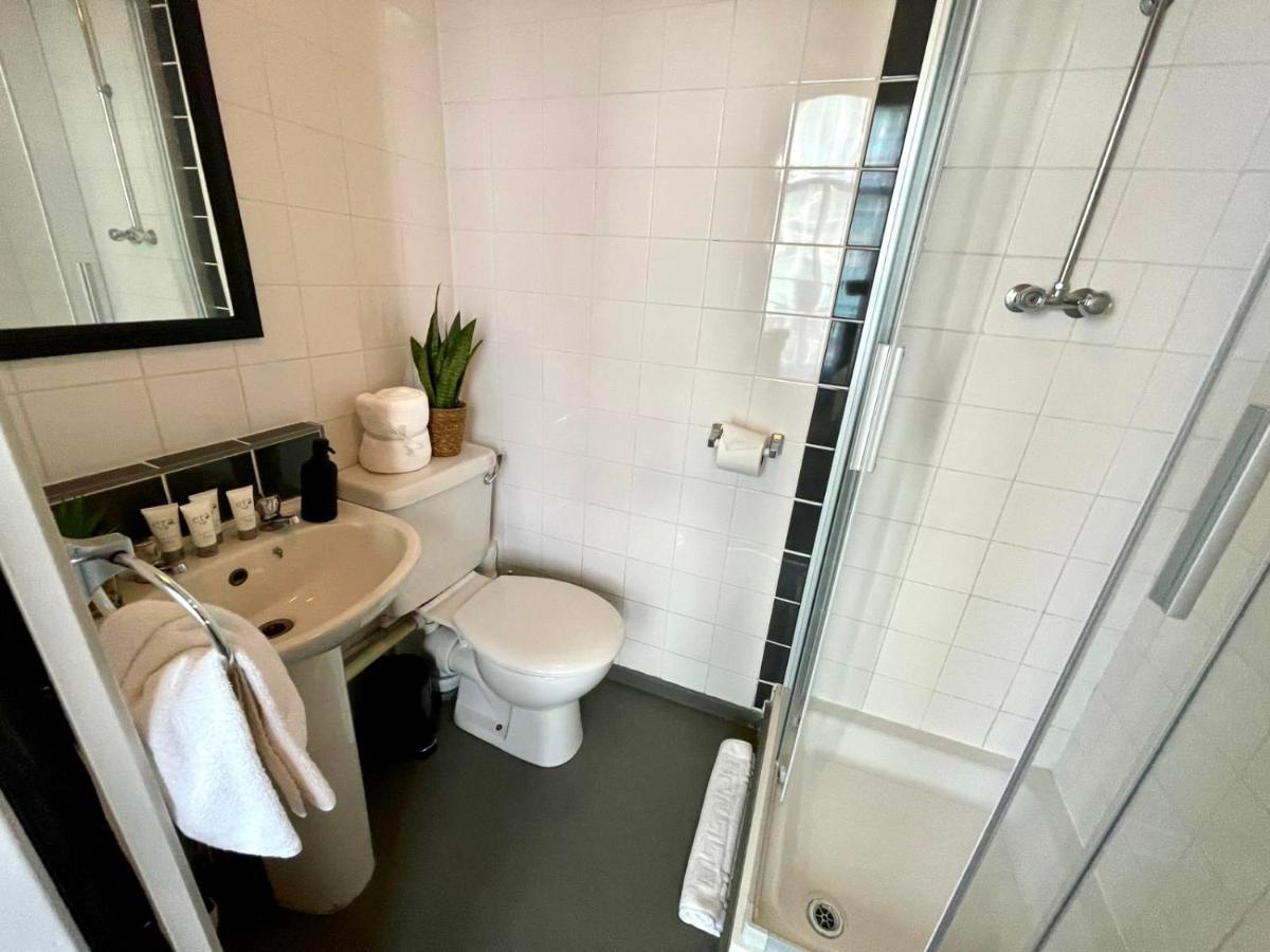 Отель Black Kemptown 3*