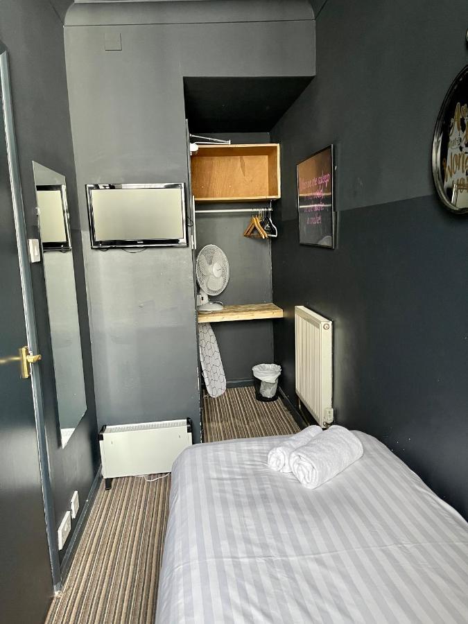 Отель Black Kemptown 3*