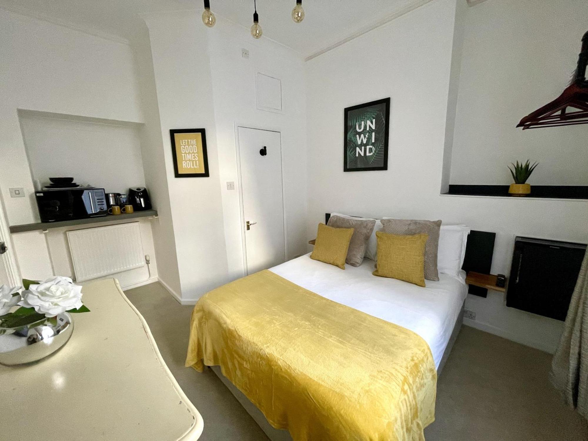 Отель Black Kemptown 3*